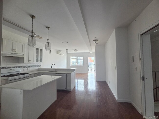 40-43 97th St Unidad 4th Floor
