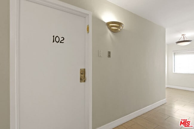 Photo - 1310 S Roxbury Dr Unit 102