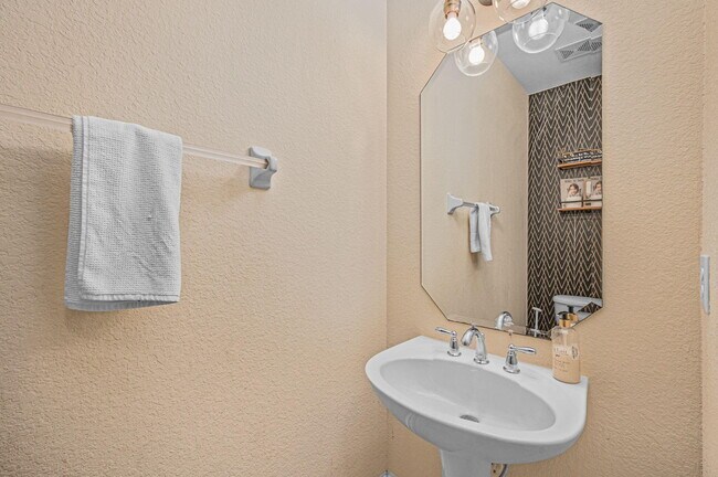 Photo - 6099 NW Helmsdale Way