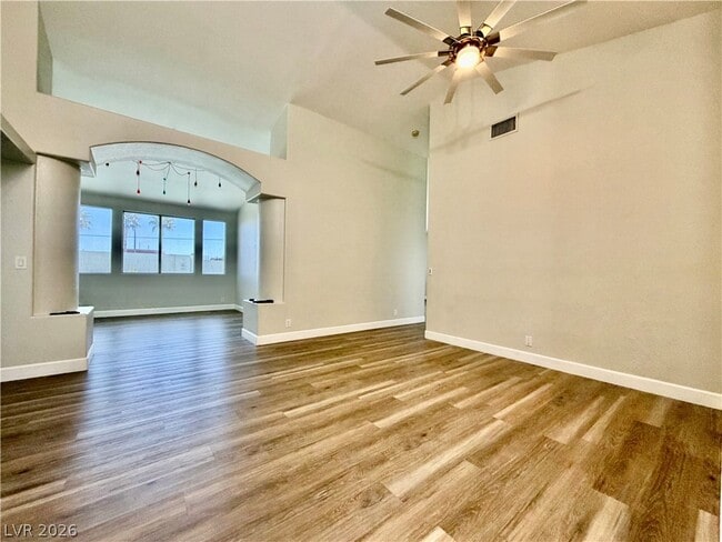 Photo - 5524 Flora Spray St