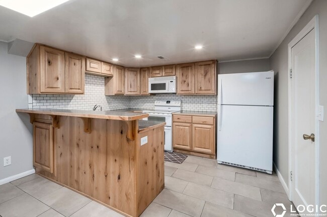 Photo - 761 700 W