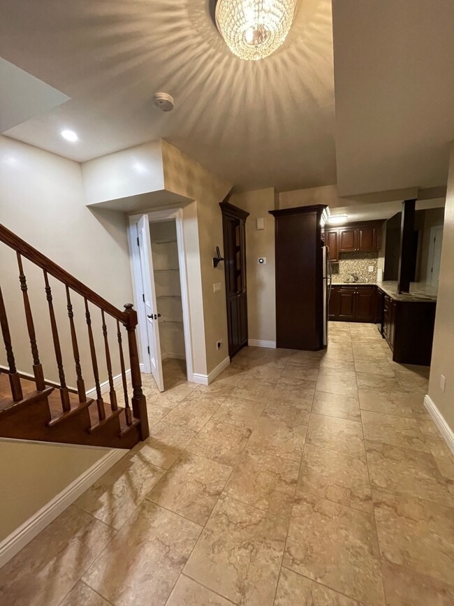 Photo - 282 Vernon Ave