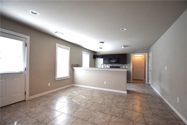 Photo - 710 SW Willowpoint Rd