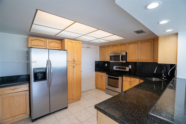 Building Photo - 3800 Galt Ocean Dr Unit 1215