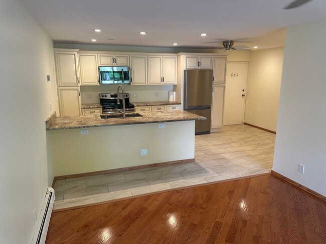 Building Photo - 1250 Golden Cir Unit 101