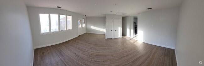 Building Photo - 2345 E 1st St Unit #2 Rental