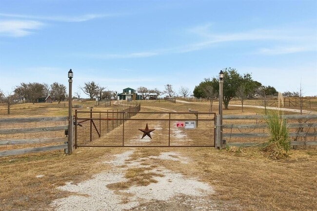 Photo - 610 Eastview Dr