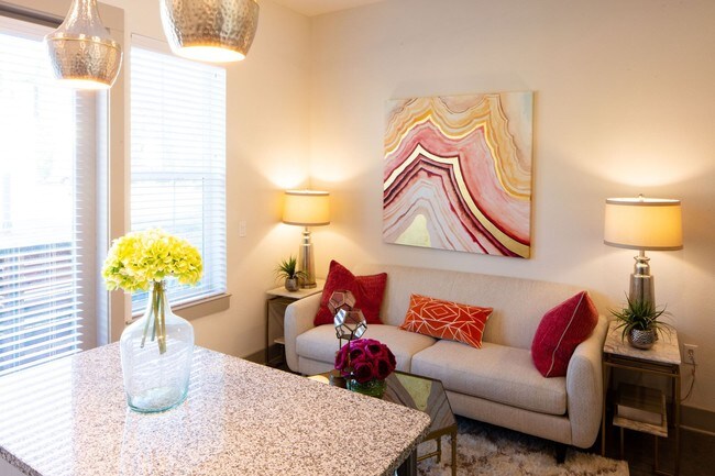 Photo - Magnolia On Gaston