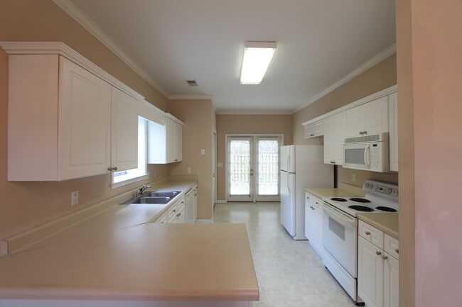 1561 Savannah Park Ln