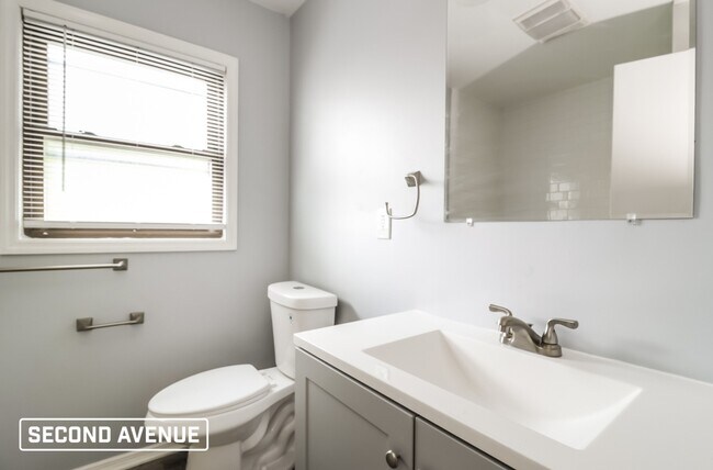 Photo - 462 Pedretti Ave