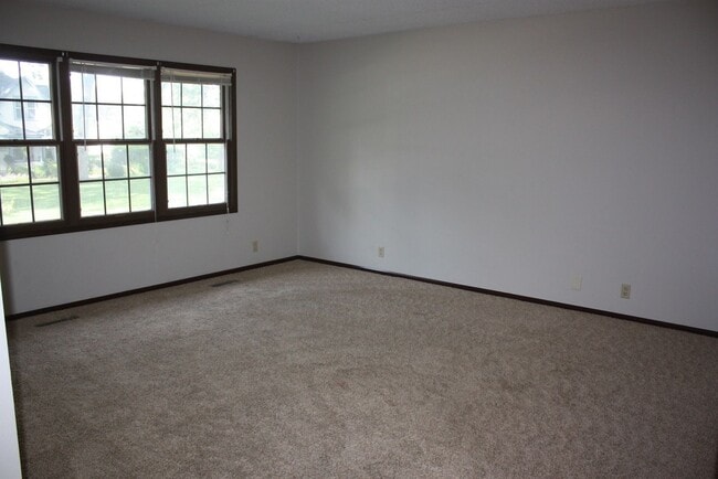 Photo - Zentals (1007 1/2 Monroe St; Pella) Unidad Zentals