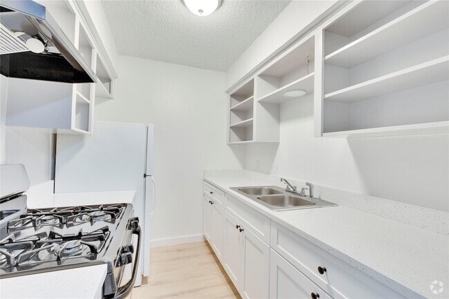 Building Photo - 2314 Greenfield Pkwy Unit 108 Rental