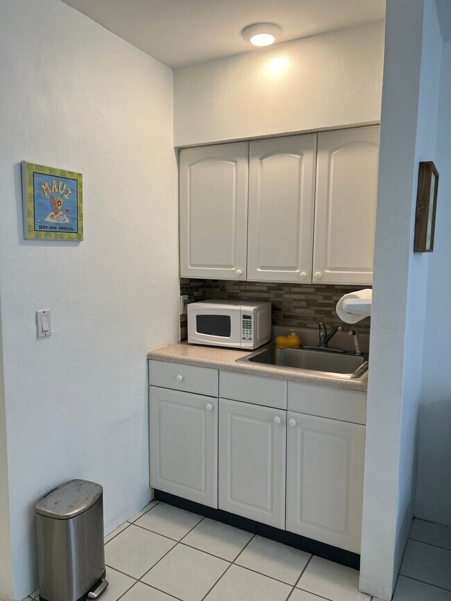 Kitchen 1 - 3204 SE 7th St Unidad 4