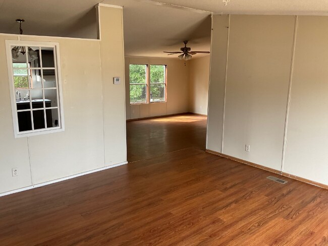 Photo - 103 Forest Creek Ln