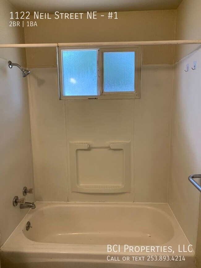 Photo - 1122 Neil St NE Unidad #1