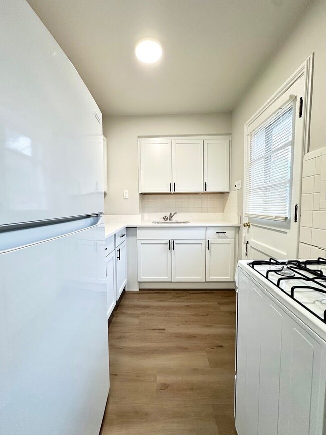 7012 Jamieson Ave Unit B