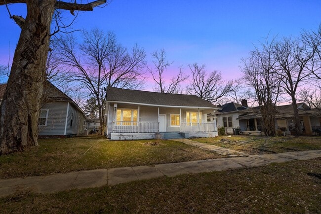 Building Photo - 1217 Fulton Ave SW