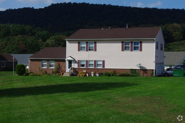 Building Photo - 640 Briar Manor Rental