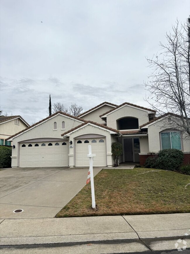 Building Photo - Gorgeous Three Bedroom Two Bathroom in Folsom Rental