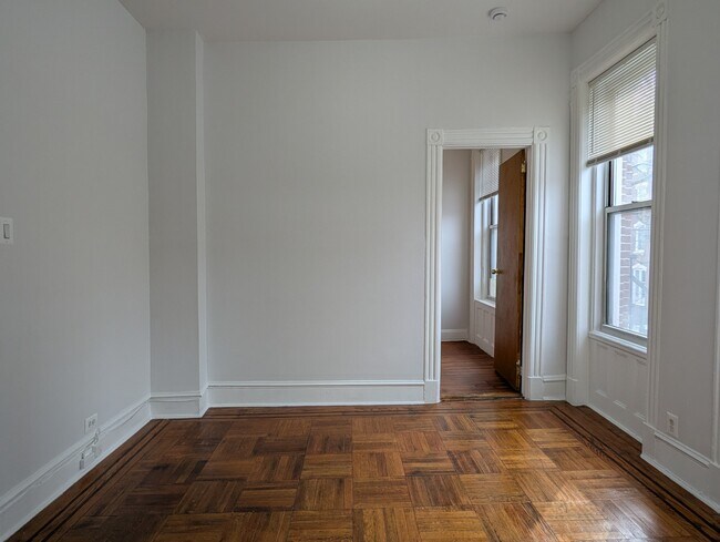 Photo - 409 Clinton St