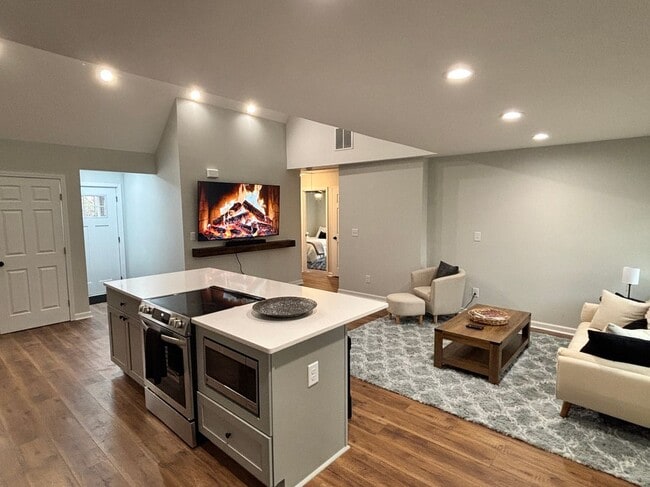 Building Photo - 1739 Carter Cir