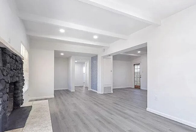 Sala de estar - 6435 Camarilla Ave Casa