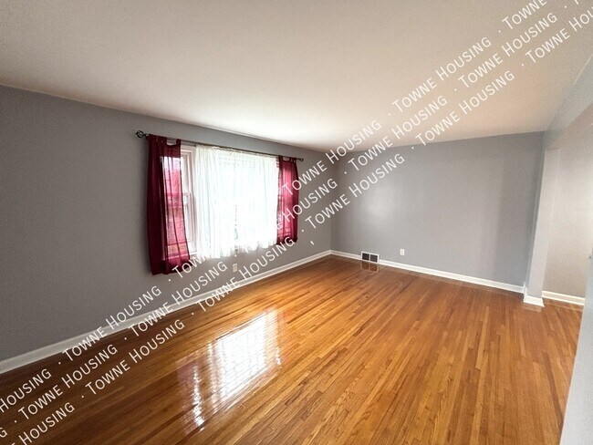 Building Photo - 355 Tremont Ave Unit 1 Rental