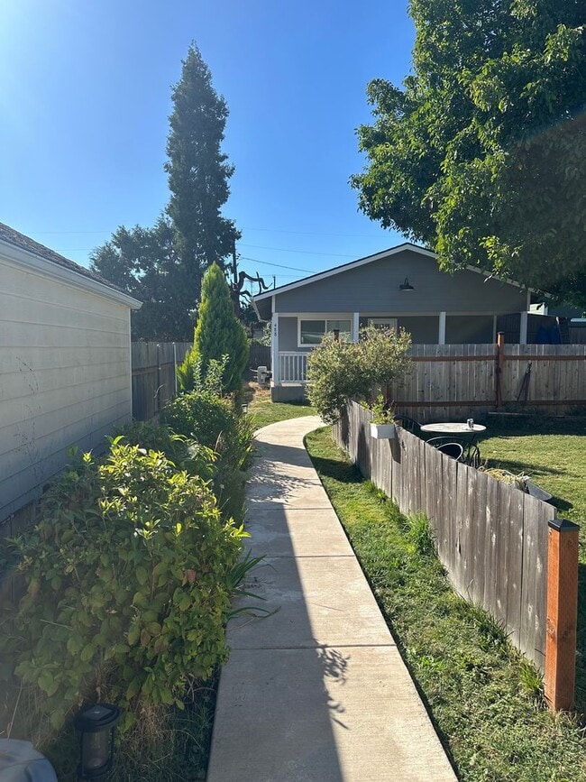 Photo - Beautiful 1 bedroom 1 bath house in Springfield!