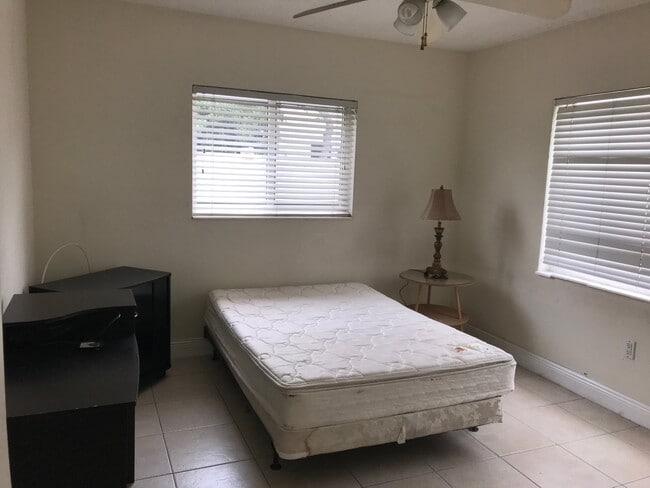 Photo - 260 SW 7th St