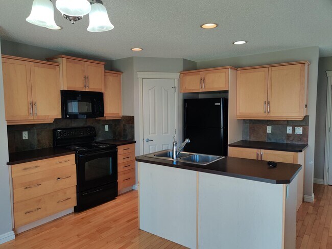 Photo - 222 Royal Oak Cir NW