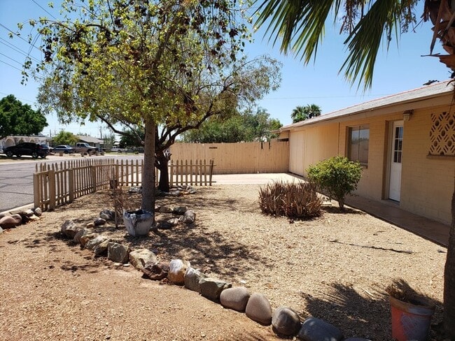 Building Photo - 841 E Cinnabar Ave Rental