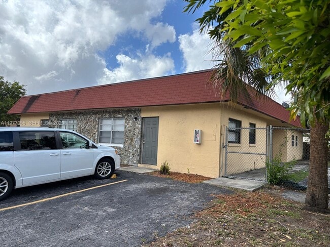 Photo - 931 SW 80th Ave Unit A