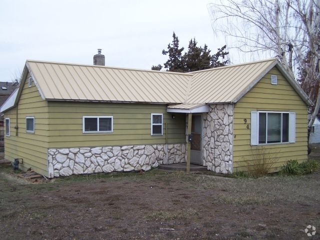 Building Photo - Bright Home With Full Sized Basement!