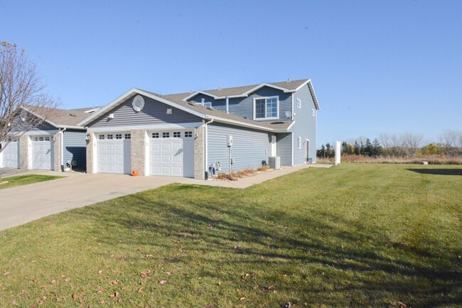 Building Photo - Incredible views from this end-unit townhome!