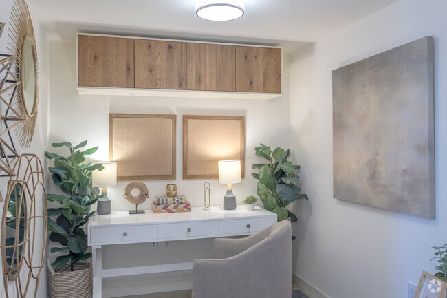 1 BR, 1 BA - 698 SF