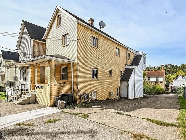Photo - 34 Madison Ave Unit Rear