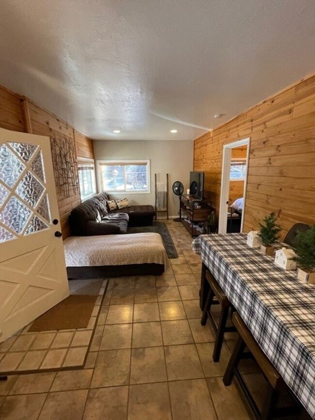 Tastefully remodeled cabin avail. 11/1/24 ... - Tastefully remodeled cabin avail. 11/1/24 ... House