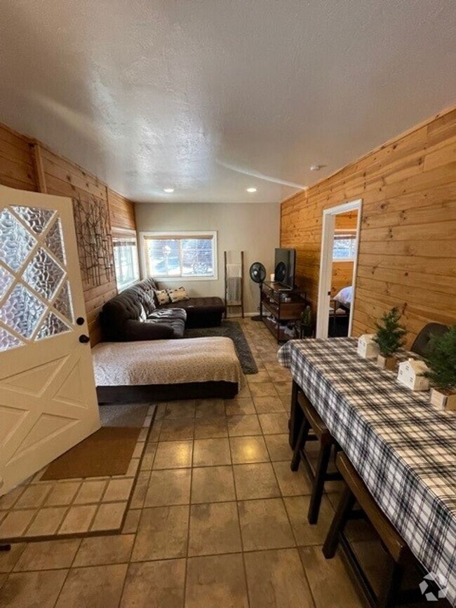 Building Photo - Tastefully remodeled cabin avail. 11/1/24 ... Rental