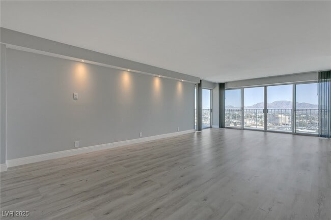 Building Photo - 3111 Bel Air Dr Unit 16B