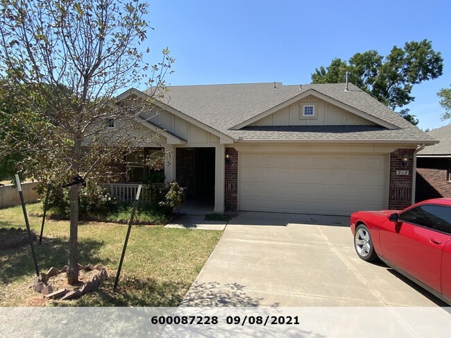 Building Photo - 912 S Linford Dr