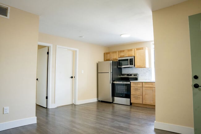 Living Room View to Kitchen - 973 1/2 Mount Vernon Ave Unit C