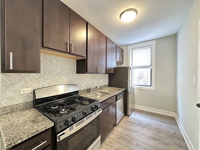 Photo - 721 W Brompton Ave Unit J02W