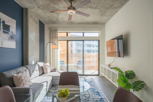 Building Photo - 333 E Roosevelt St Unit ID1263070P Rental