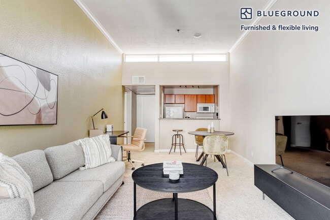 Photo - 1720 N Fuller Ave Unidad FL5-ID851