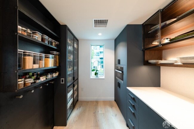 Photo - 489 Harrison St