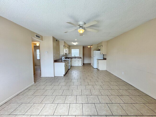 Photo - 2538-2540 Elm Ave Unit 2540