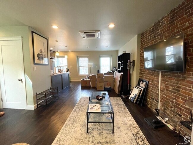 Building Photo - 795 E 3rd St Unit 3 Rental