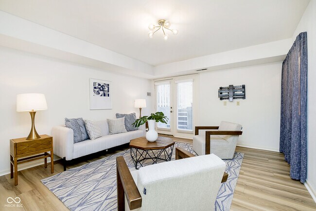 Photo - 592 E Vermont St