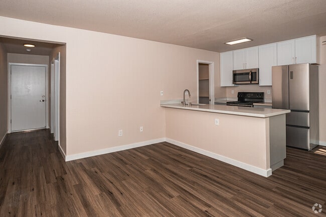 1BR, 1BA - 570SF - The Landmark