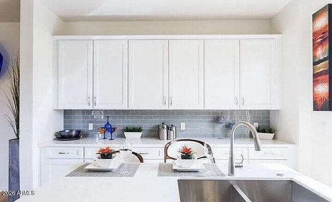 Photo - 421 W 6th St